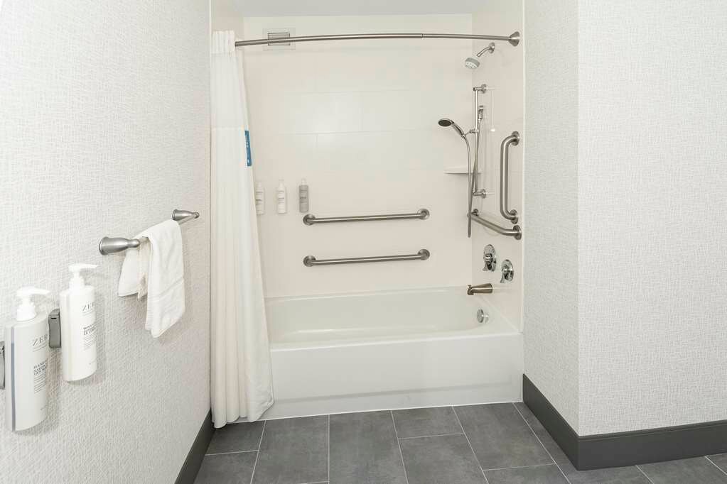 Фото Hampton Inn & Suites Raleigh Downtown