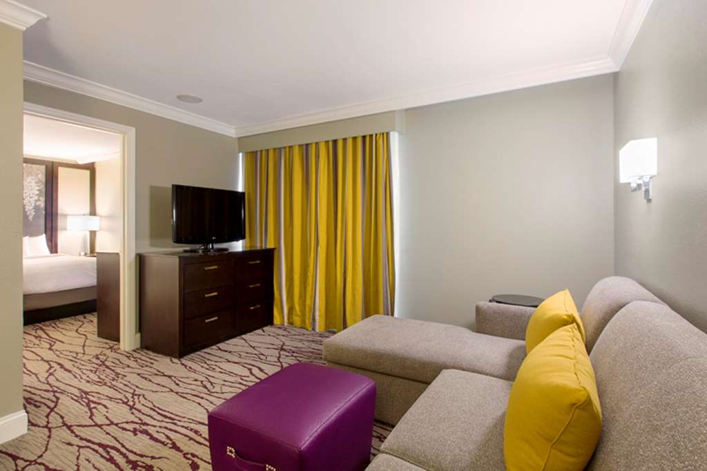 Фото DoubleTree by Hilton Hotel Savannah Historic District