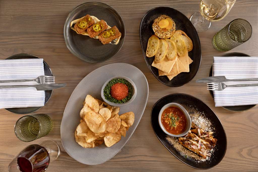 Фото The Slate Denver, Tapestry Collection by Hilton