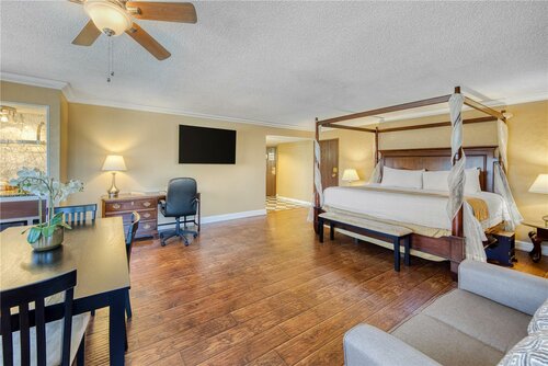 Гостиница SureStay Plus Hotel by Best Western Reno Airport в Рино