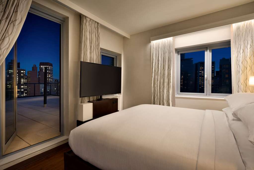 Фото Embassy Suites by Hilton New York Manhattan Times Square