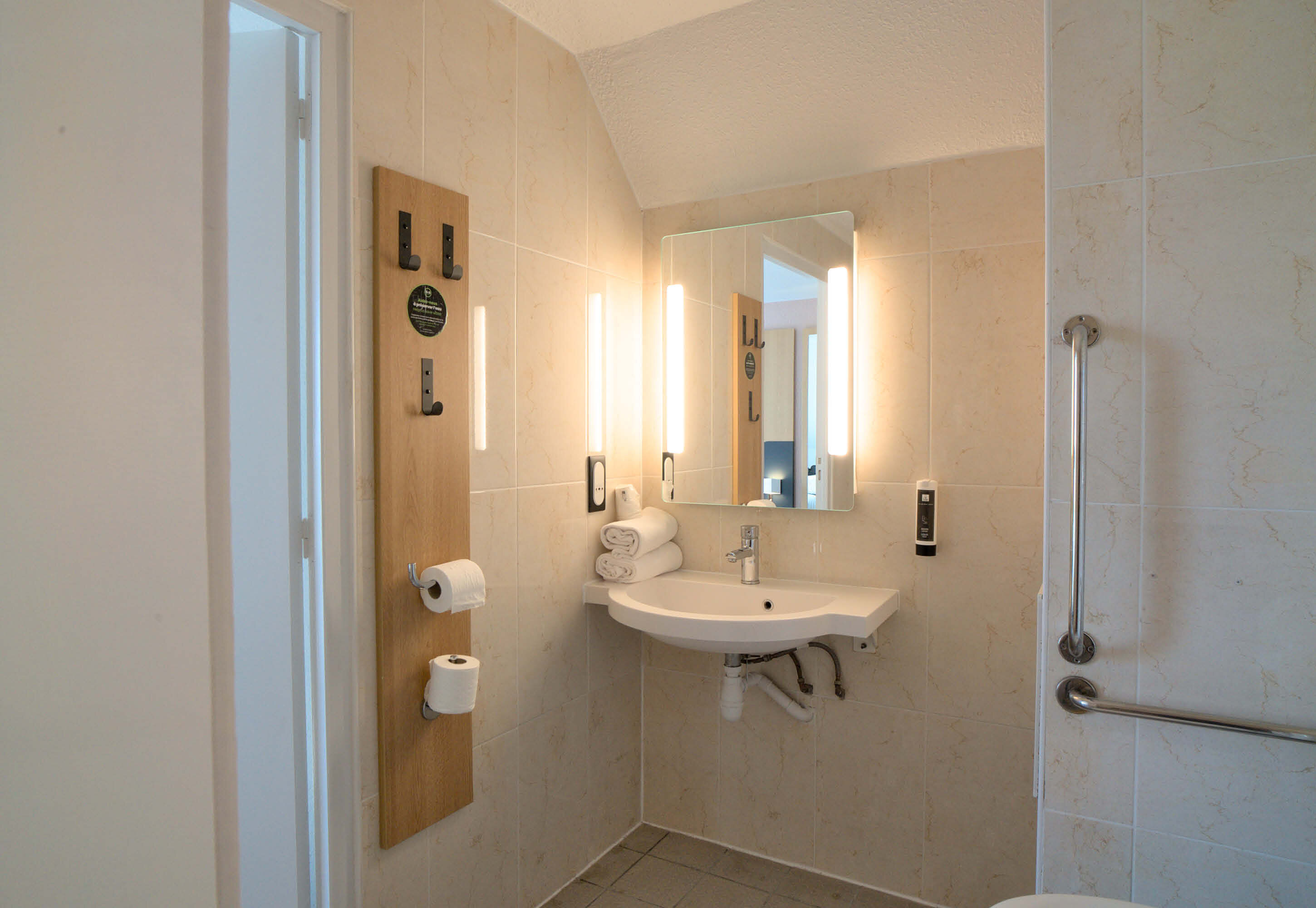 Фото B&b Hotel Dreux Centre