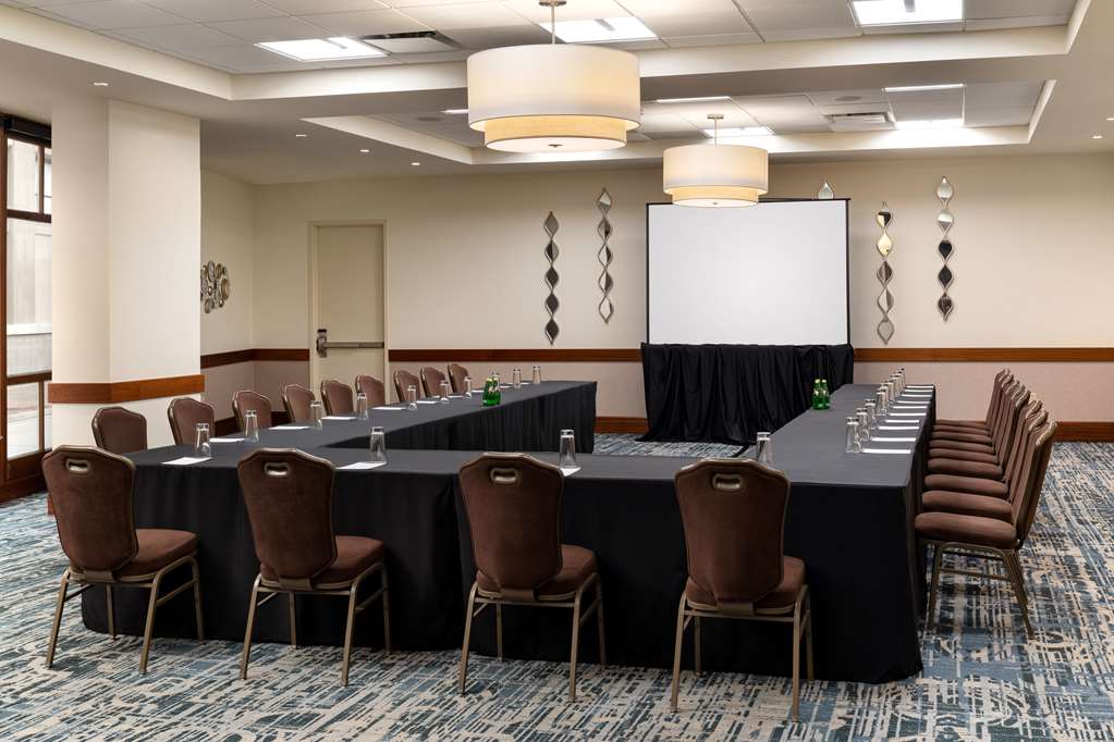 Фото Embassy Suites by Hilton New Orleans