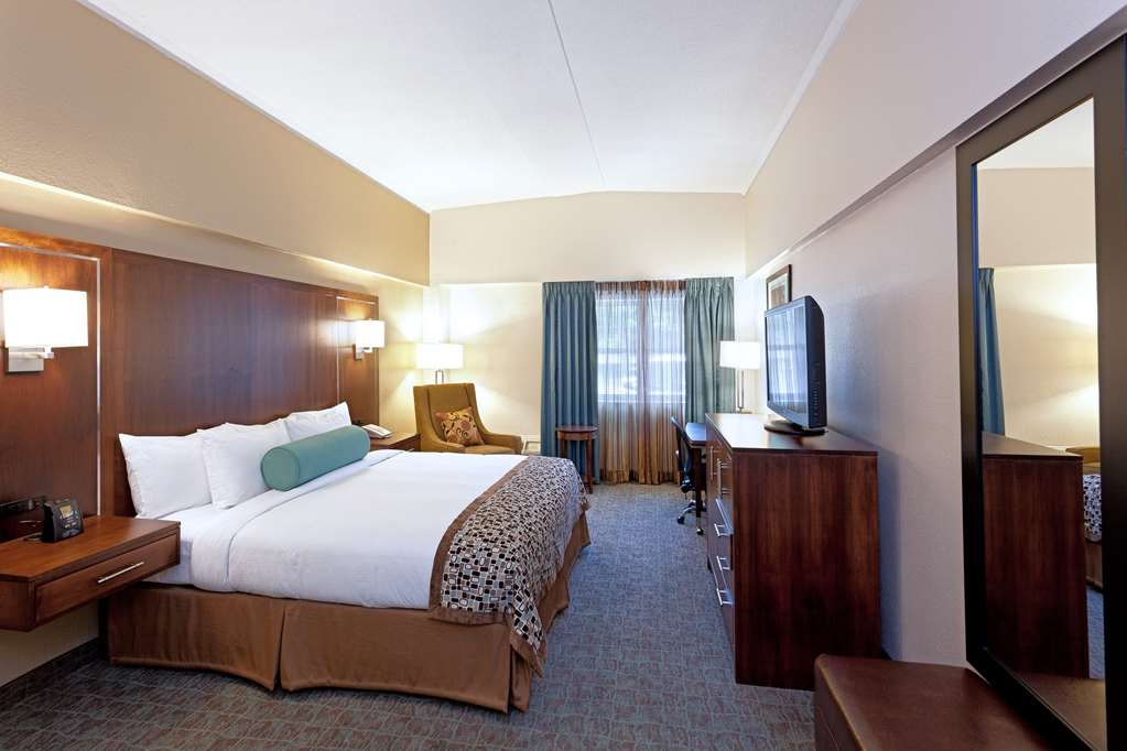Фото Doubletree by Hilton Cape Cod - Hyannis