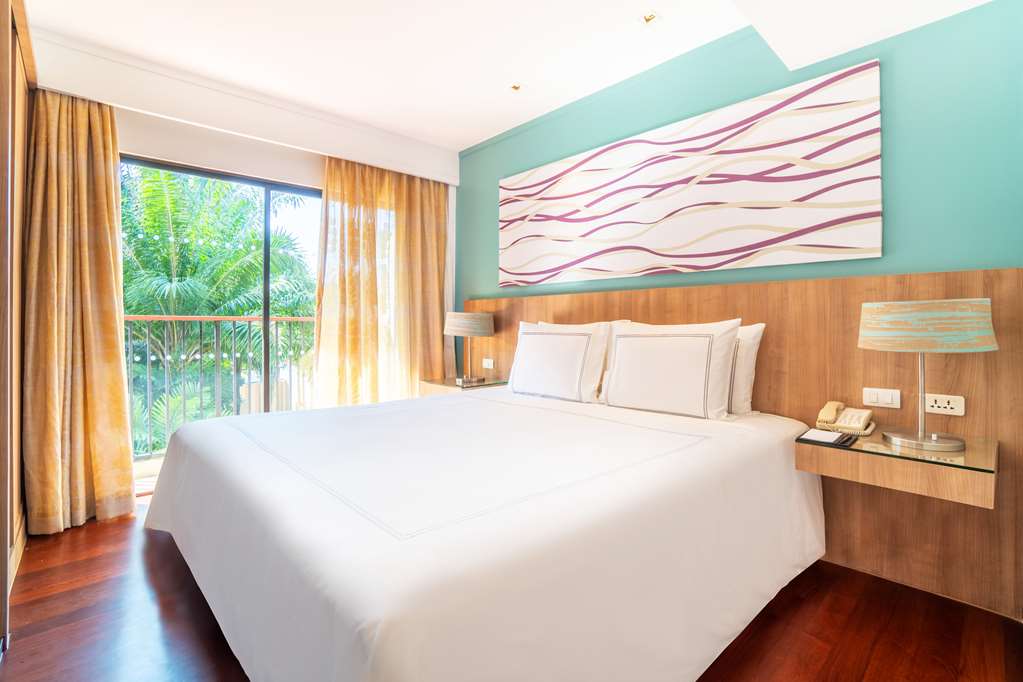 Фото Radisson Resort and Suites Phuket