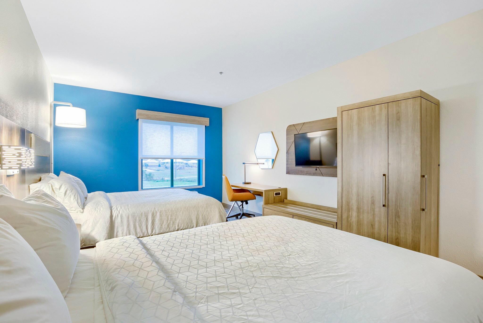 Фото Holiday Inn Express Gulfport Beach, an Ihg Hotel