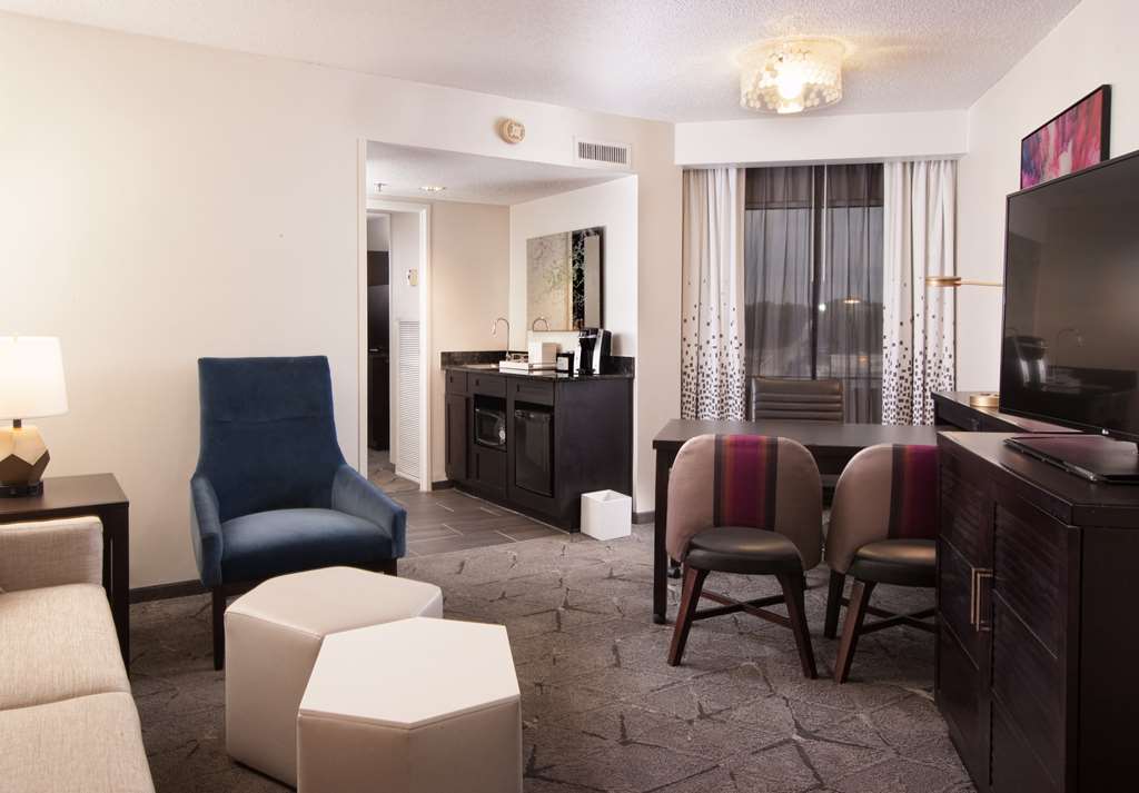 Фото Embassy Suites Raleigh-Crabtree