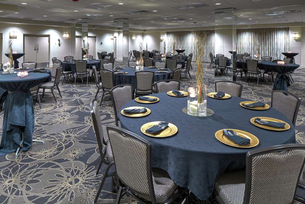 Фото DoubleTree by Hilton Madison Downtown