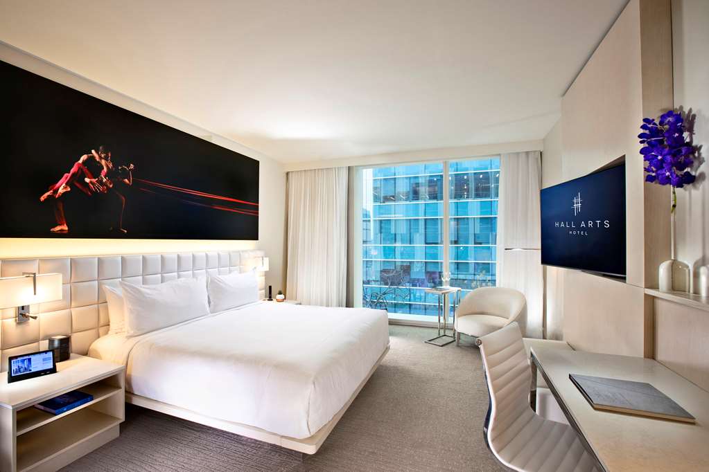 Фото Hall Arts Hotel Dallas, Curio Collection by Hilton