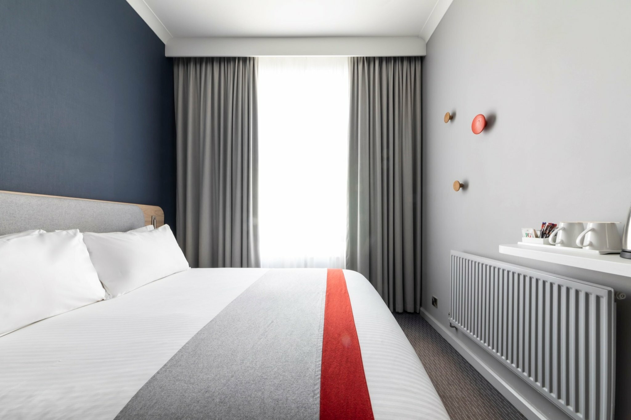 Фото Holiday Inn Express London Victoria, an IHG Hotel