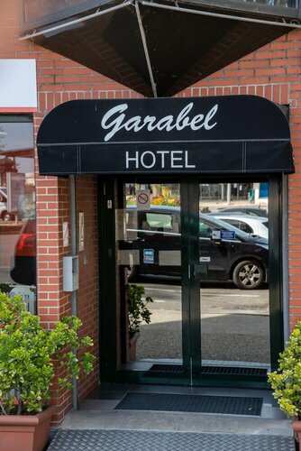 Гостиница Hôtel Garabel в Мант-ла-Жоли