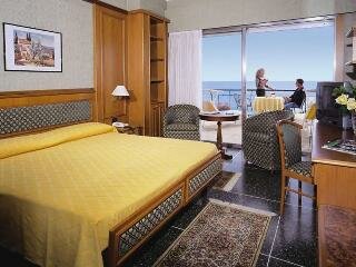Гостиница Bellevue et Mediterranée в Диано-Марине
