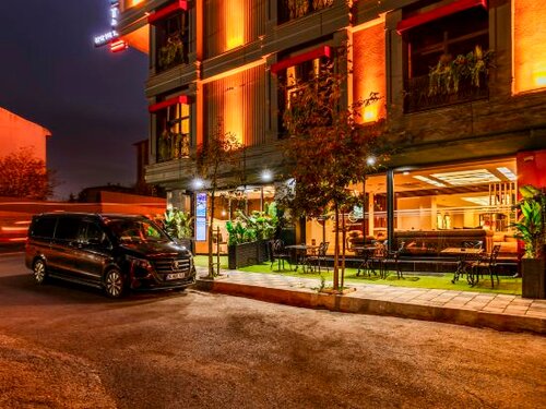 Гостиница Elysian Airport Hotel в Арнавуткёе