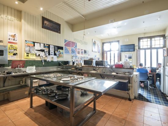 Фото The Cambridge Hotel