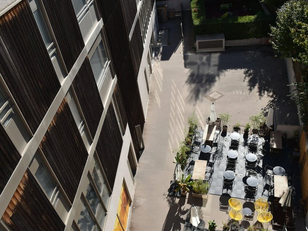 Фото Adonis Lyon Dock Ouest