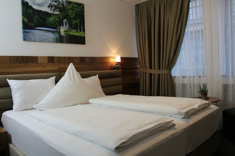 Фото Hotel Bayrischer Hof