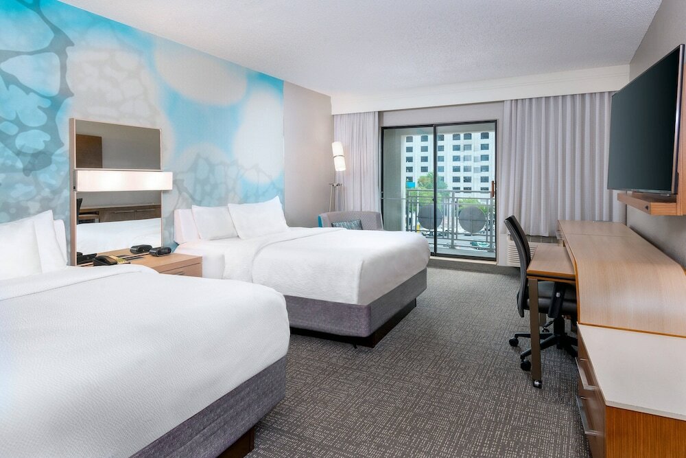 Фото Courtyard by Marriott Tampa Downtown