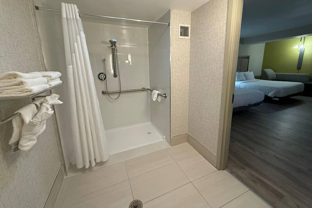 Фото Country Inn & Suites by Radisson, Downtown Albany New York