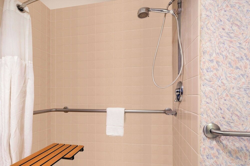 Фото Ramada by Wyndham Kent Seattle Area