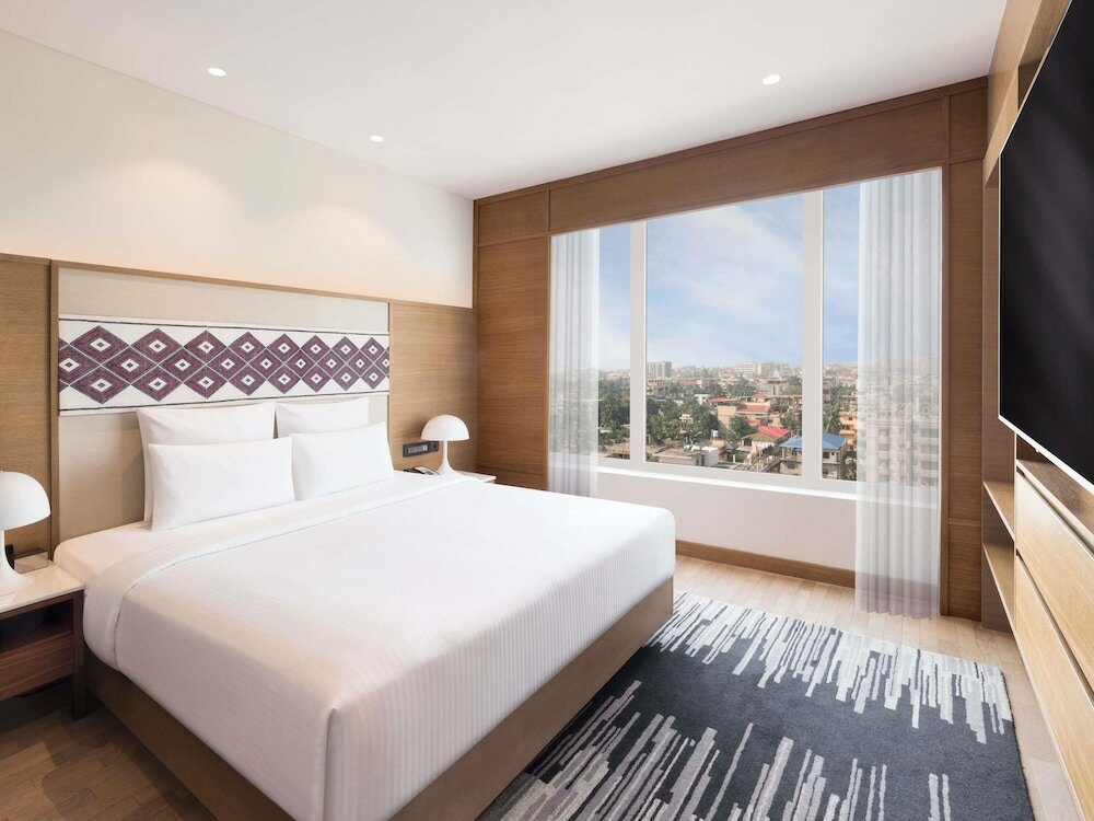 Фото Novotel Guwahati Gs Road Hotel