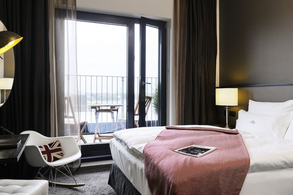 Фото The George Hotel