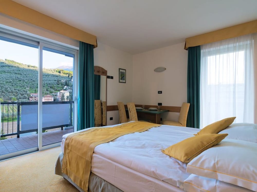 Фото Ambassador Suite Hotel