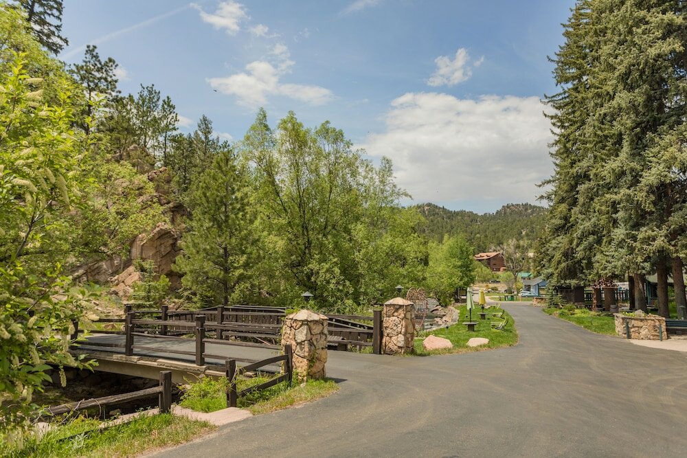 Фото Highland Haven Creekside Inn