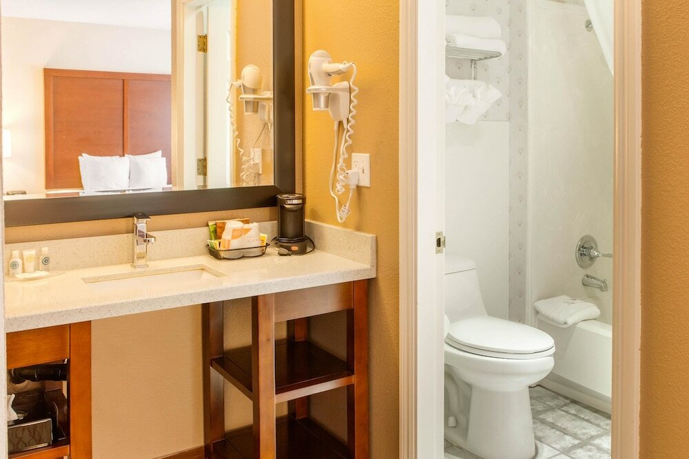 Фото Comfort Inn Mount Shasta Area