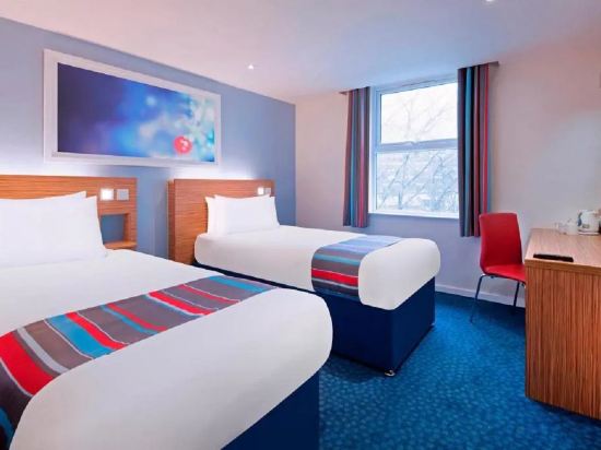 Фото Travelodge Edinburgh Cameron Toll