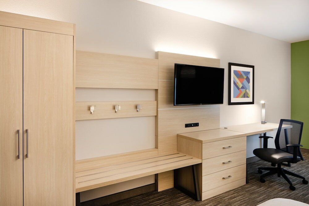 Фото Holiday Inn Express & Suites Ft Myers Beach-Sanibel Gateway, an Ihg Hotel