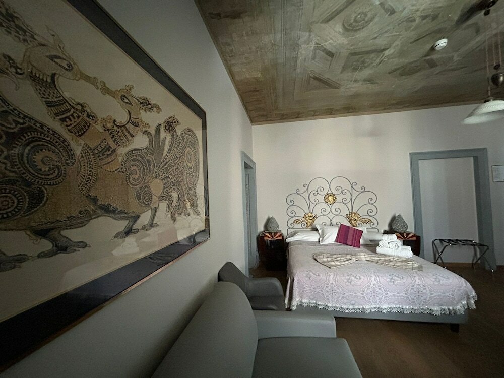 Фото La Castellana