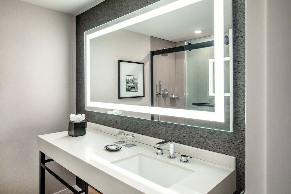 Фото Sheraton Portsmouth Harborside Hotel