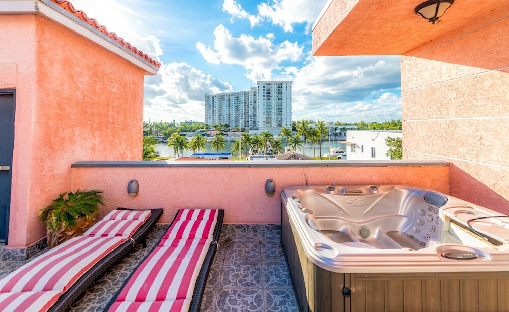 Фото Secret Garden Miami Beach