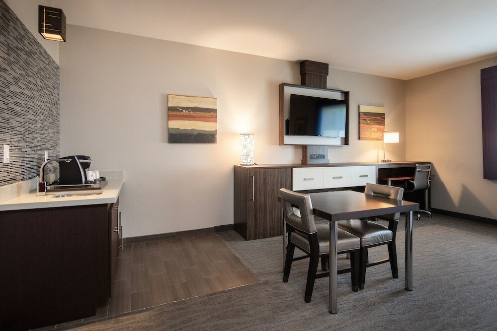 Фото Holiday Inn Express Redwood City-Central, an Ihg Hotel