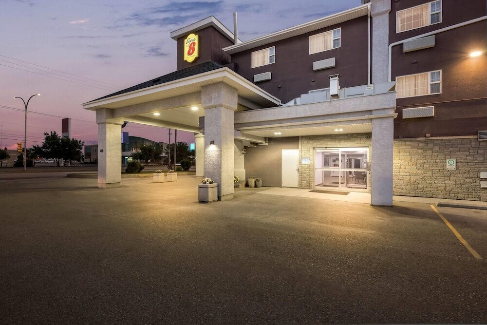 Фото Super 8 by Wyndham Saskatoon Near Saskatoon Airport