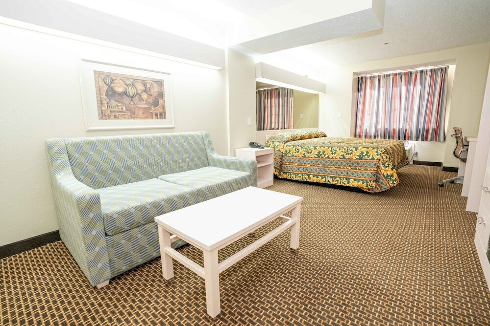 Фото Regency Inn & Suites