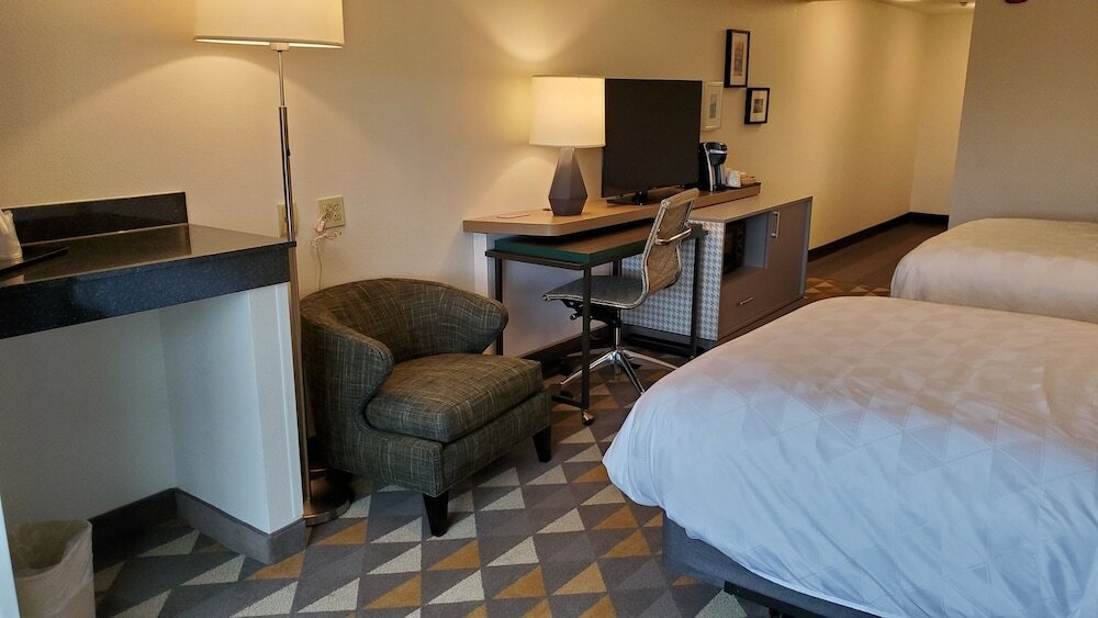 Фото Holiday Inn Martinsburg, an Ihg Hotel