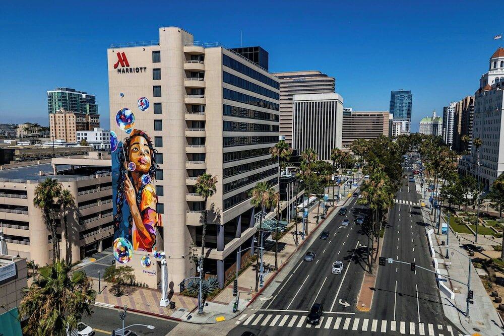 Фото Renaissance Long Beach Hotel