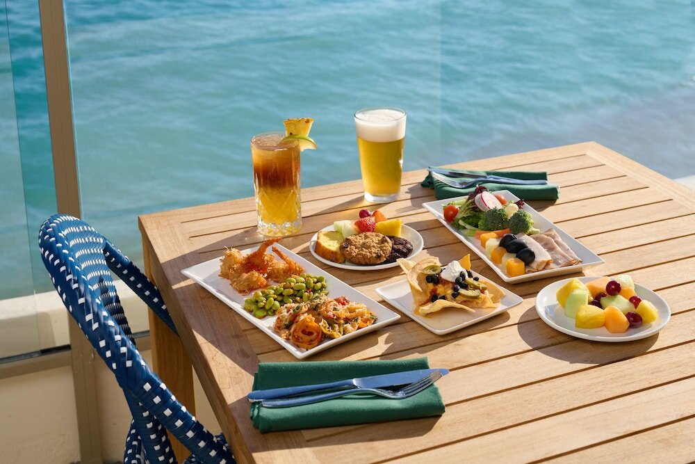 Фото Outrigger Reef Waikiki Beach Resort