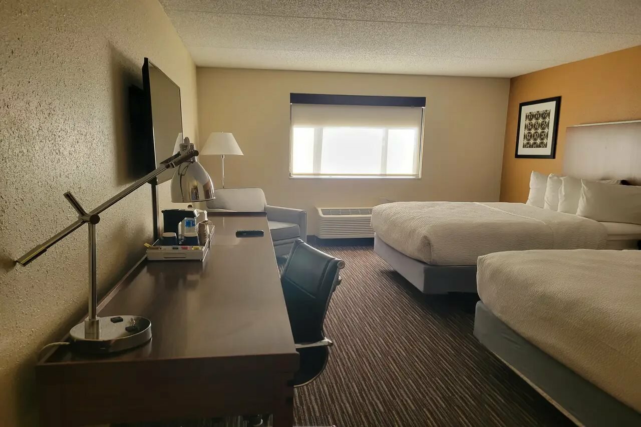 Фото Four Points by Sheraton Milwaukee Airport