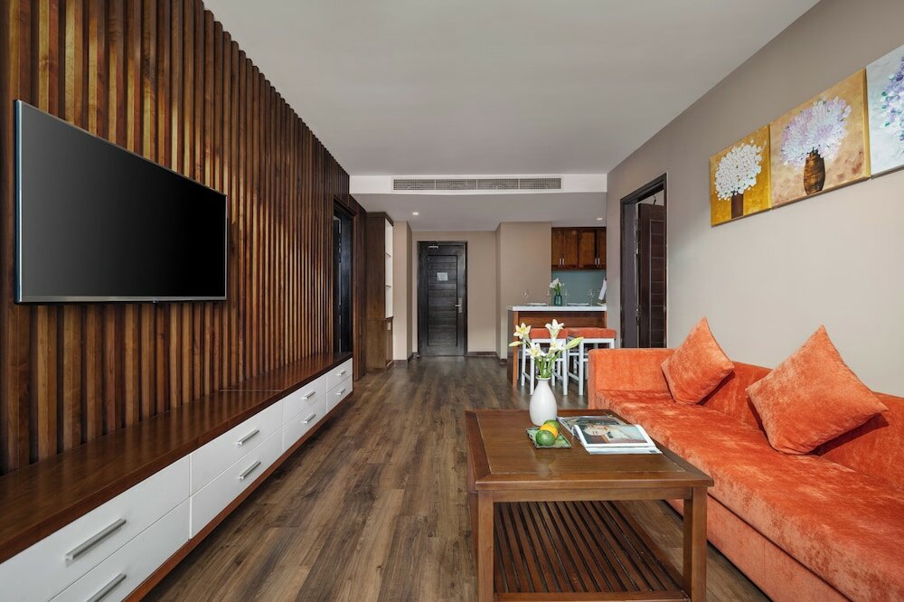Фото Yarra Ocean Suites Danang