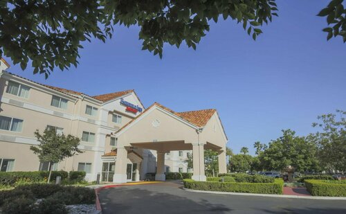 Гостиница Fairfield Inn by Marriott Visalia Sequoia в Визалии