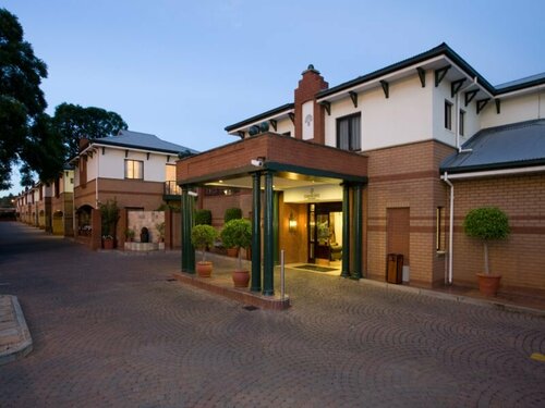 Гостиница Courtyard Hotel Rosebank в Йоханнесбурге