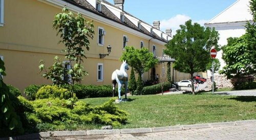 Гостиница Garni Hotel Leopold I в Южно-Бачском округе