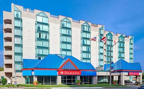 Гостиница Ramada by Wyndham Niagara Falls/Fallsview в Ниагара-Фолс