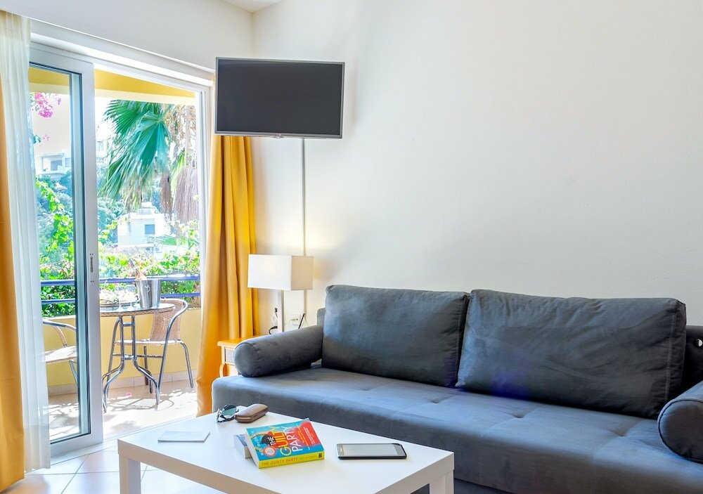 Faedra Beach Hotel - 17
