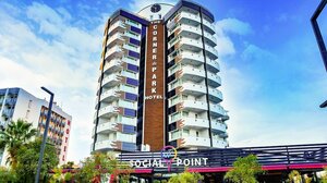 Гостиница The Corner Park Hotel