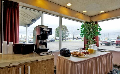 Гостиница Travelodge by Wyndham Cleveland Airport в Кливленде