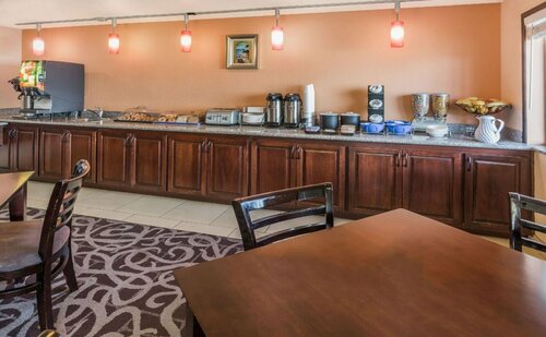 Гостиница Travelodge by Wyndham Newport в Ньюпорте