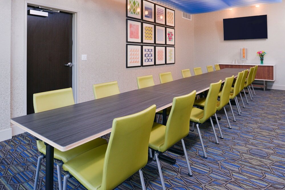 Фото Holiday Inn Express & Suites Olathe West, an Ihg Hotel